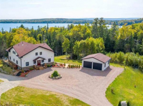 Luxury Cottage Overlooking Bras d'Or Lake